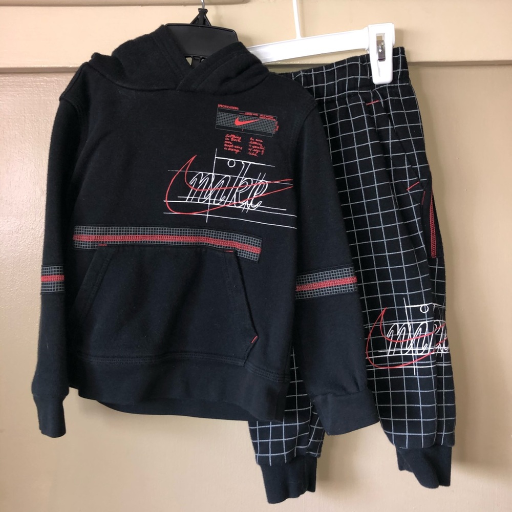 Kids Nike sweatsuit